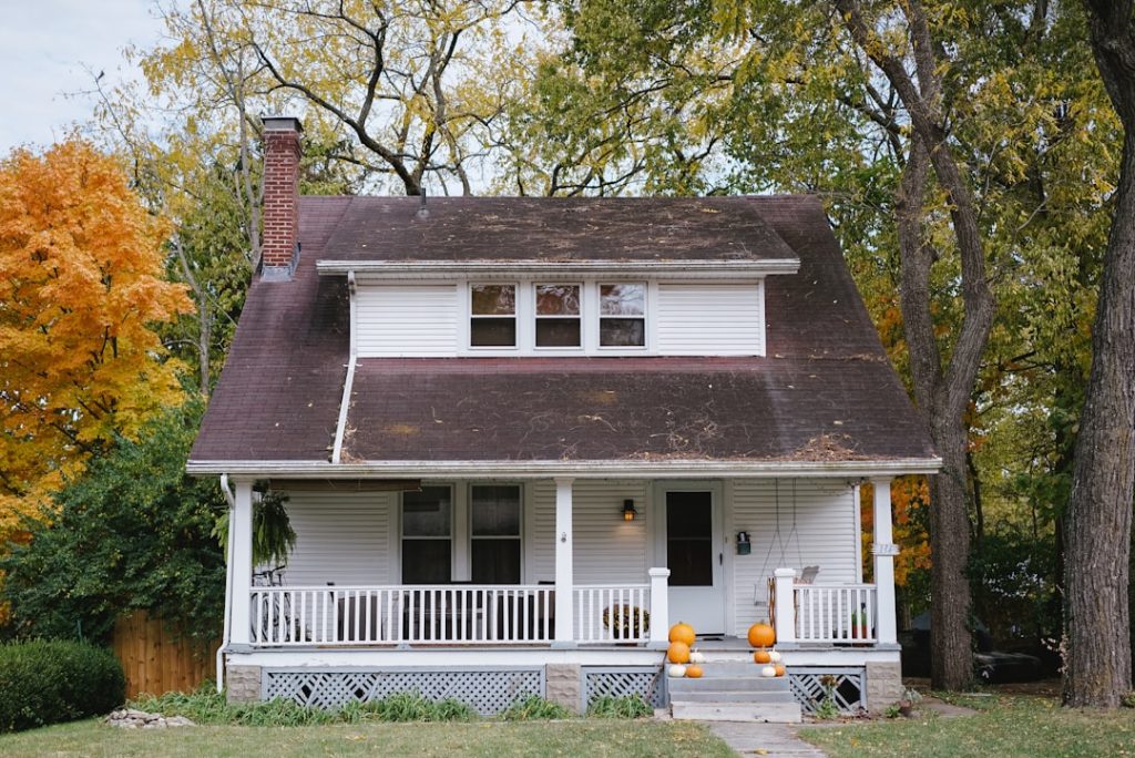 A white suburban house surrounded by trees — homeowners insurance coverage in Portsmouth, Ohio