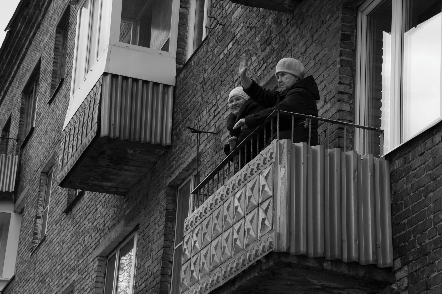 senior renting apartment community