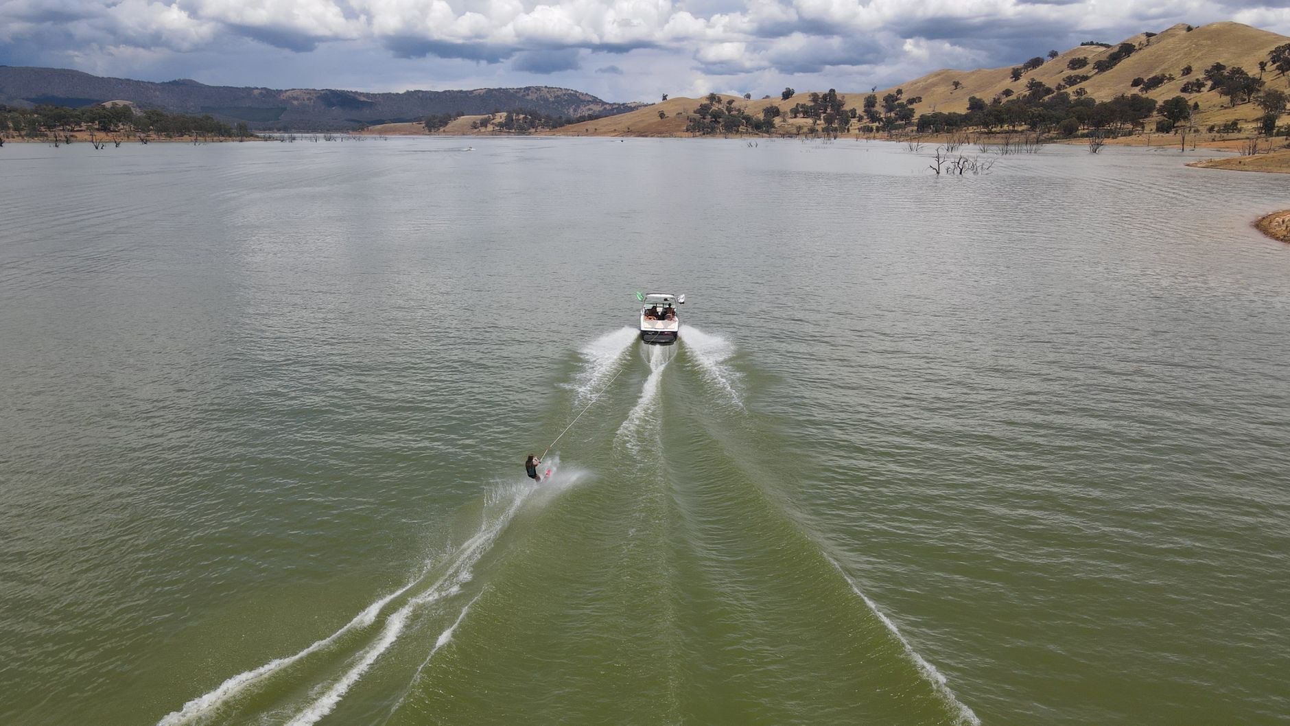 wake boat water fun
