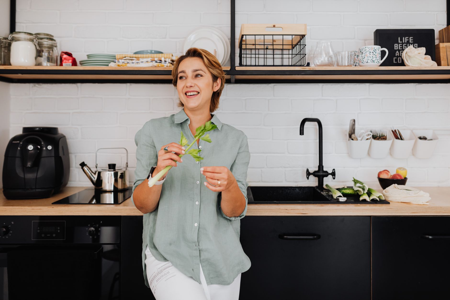 Best air fryer oven: cooking in a modern home kitchen