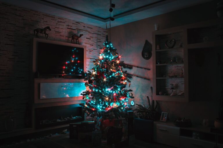 Best artificial christmas tree: a decorated tree in a living room