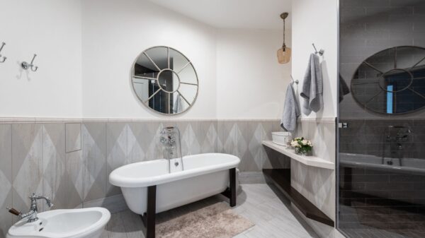 Best bath rug: a rug beside a freestanding tub in a gray bathroom