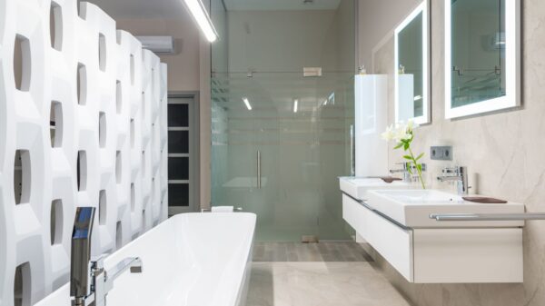 Best bathtub caulk: a modern bathroom with a freestanding tub