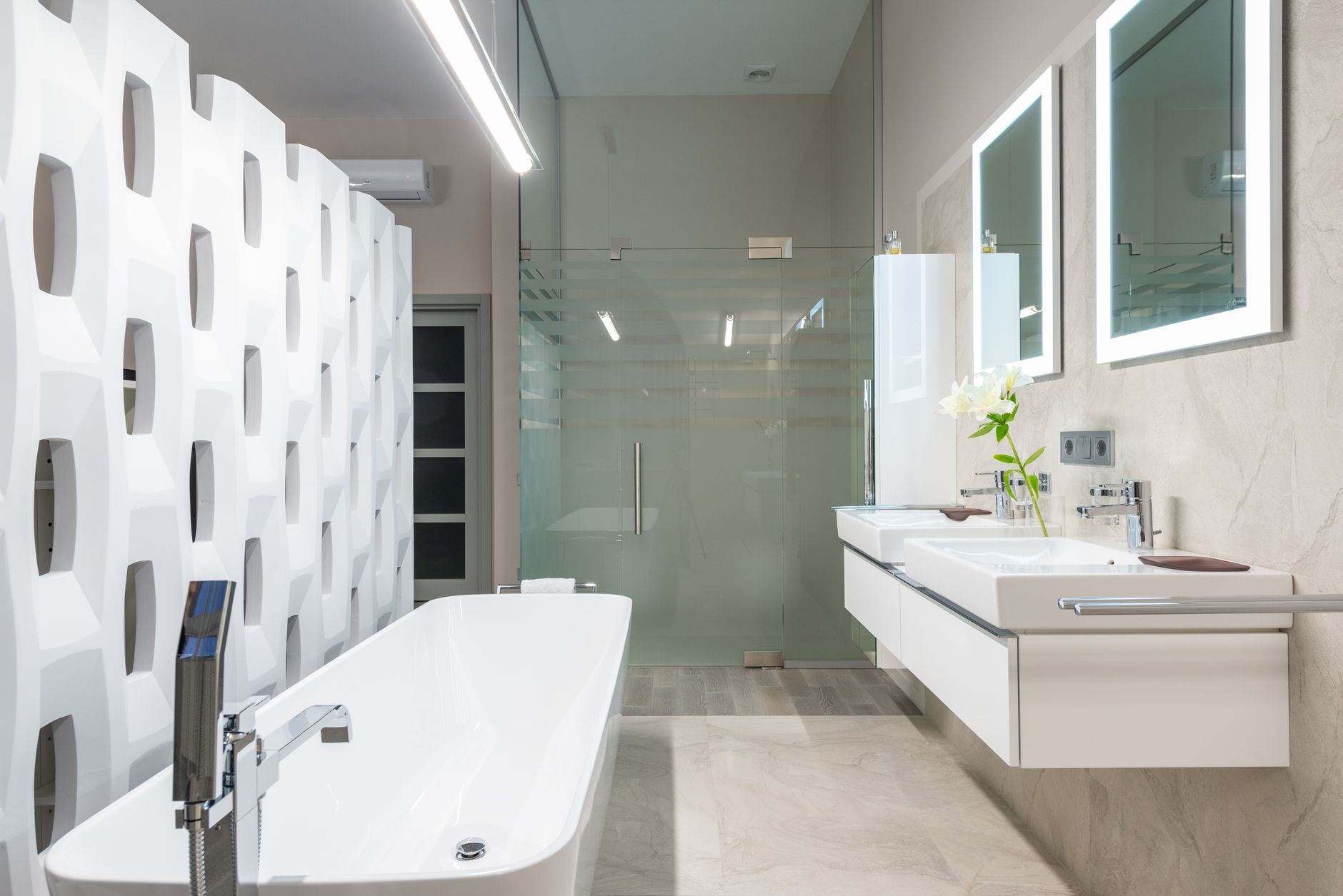 Best bathtub caulk: a modern bathroom with a freestanding tub