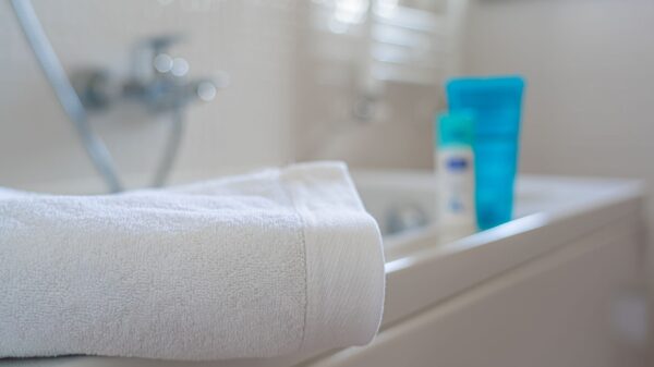 Best bathtub cleaner: a towel and bottles on a tub edge