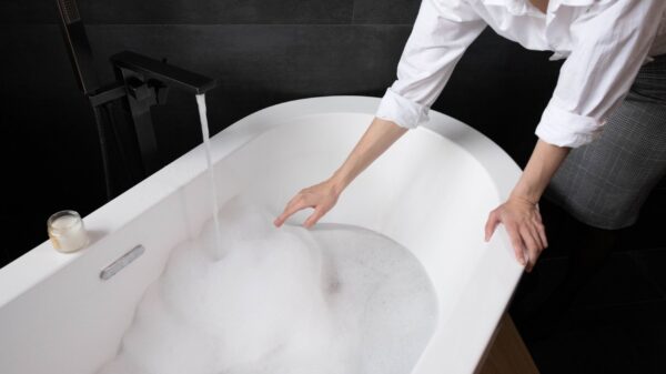 Best bathtub drain: a filled bathtub in a home bathroom