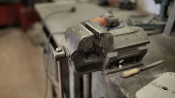 Best belt grinder: a bench vise on a workbench