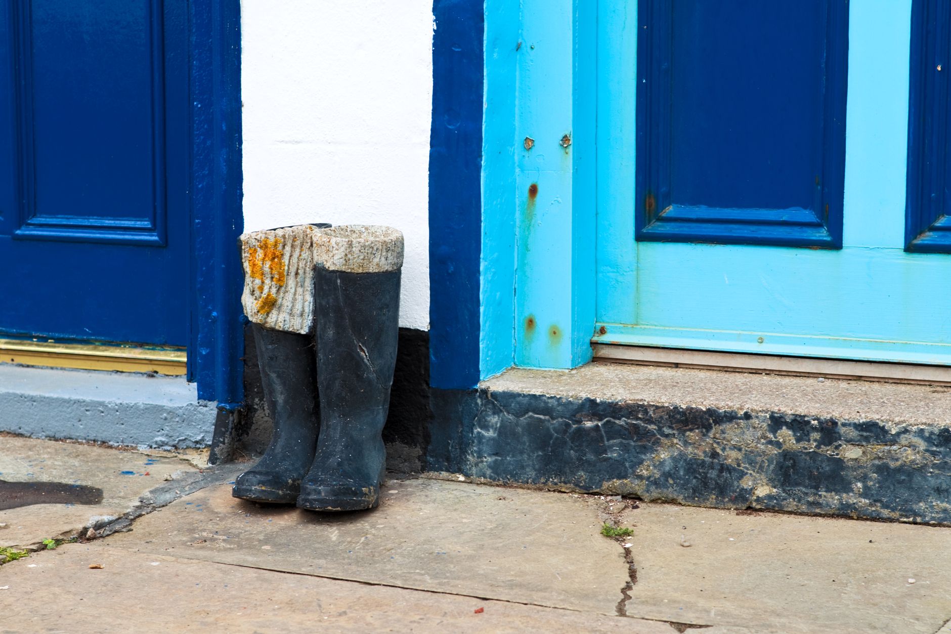 Best boot dryer: winter boots by a home entryway