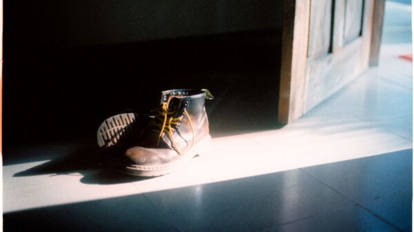 Best boot tray: winter boots by a home entryway