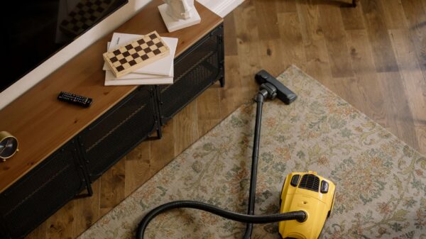 Best carpet cleaner: cleaning a carpet in a living room