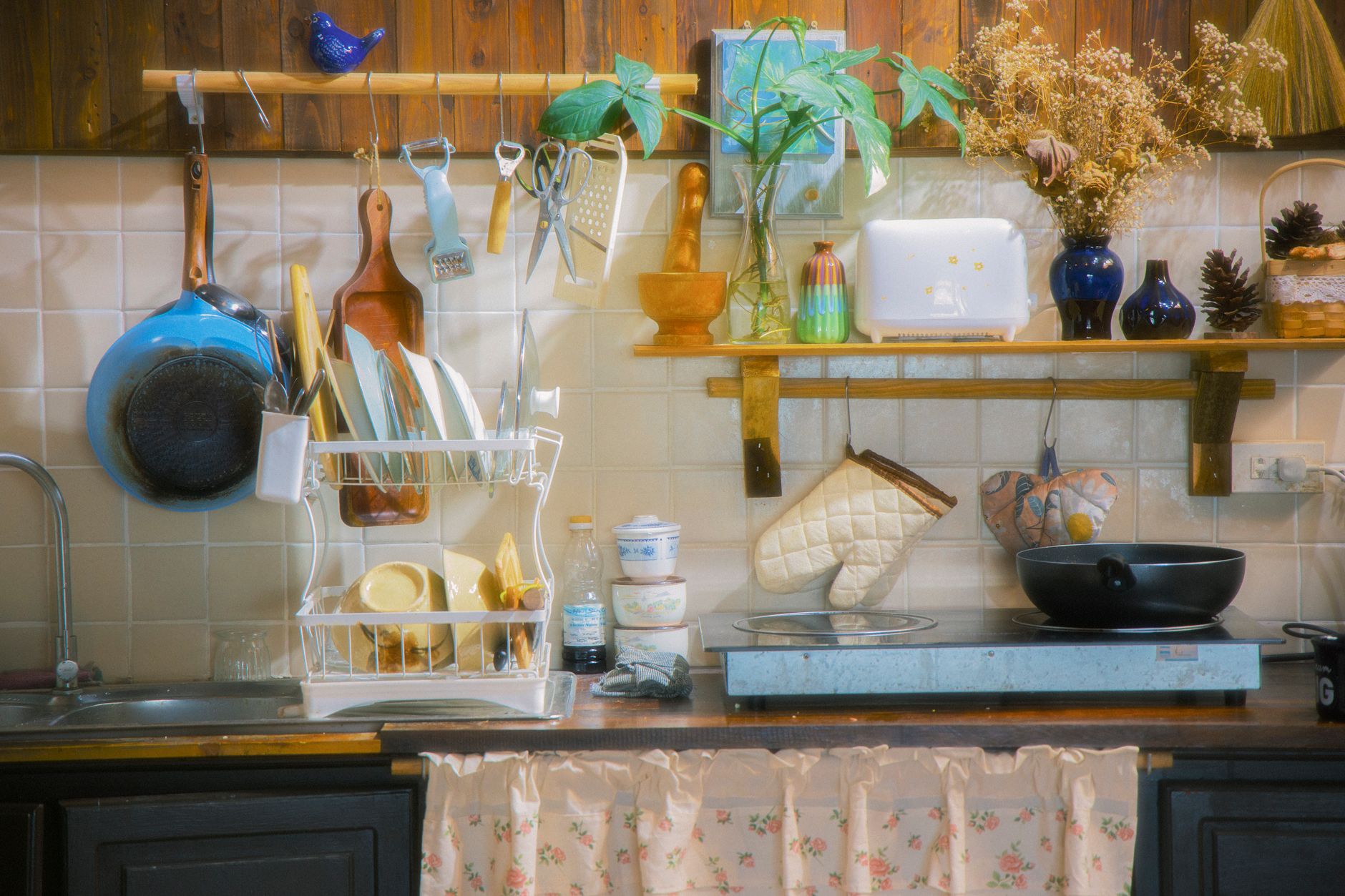 Oven mitts in a home kitchen