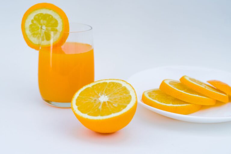Best citrus juicer: orange juice with sliced oranges