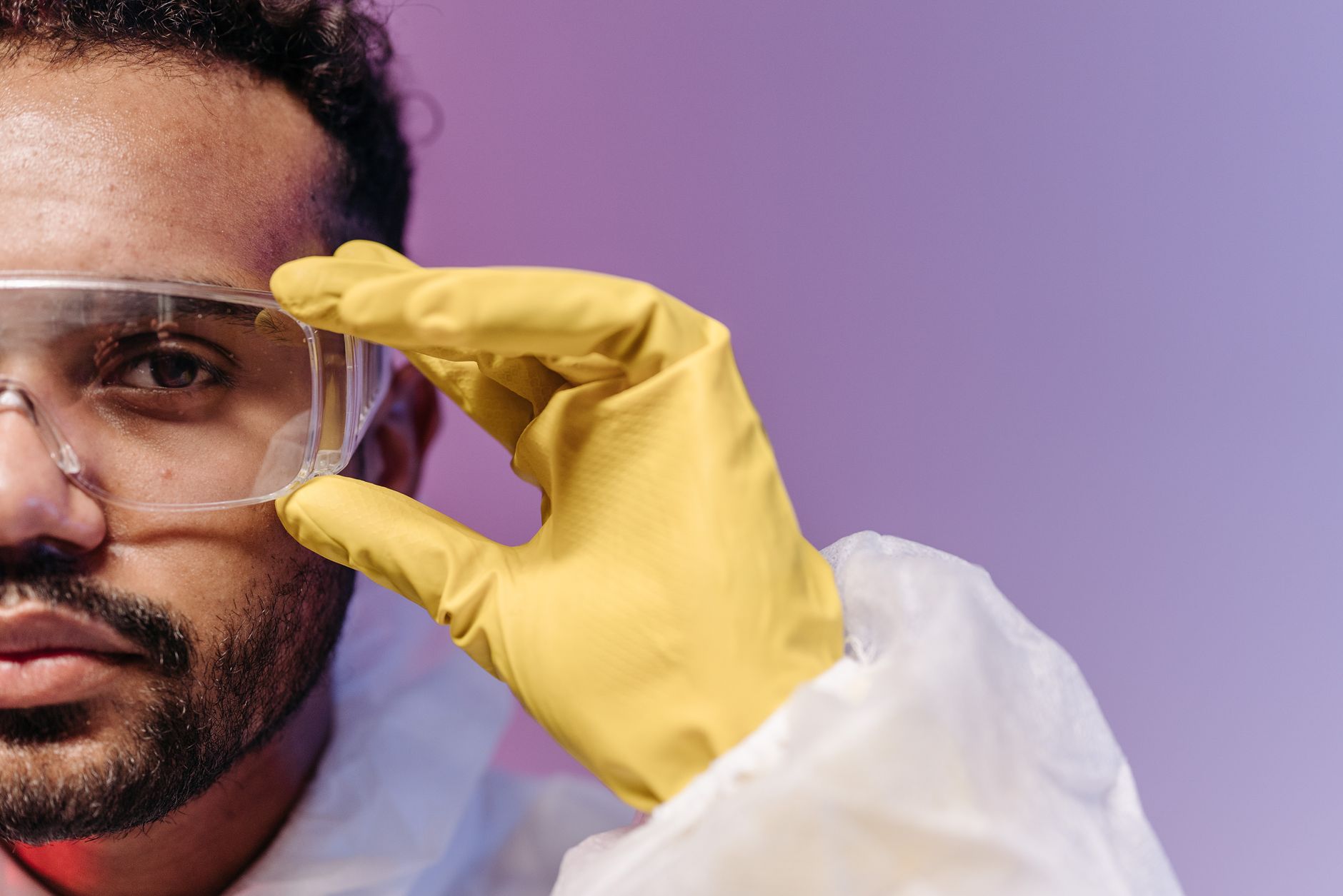 Safety goggles for workshop use