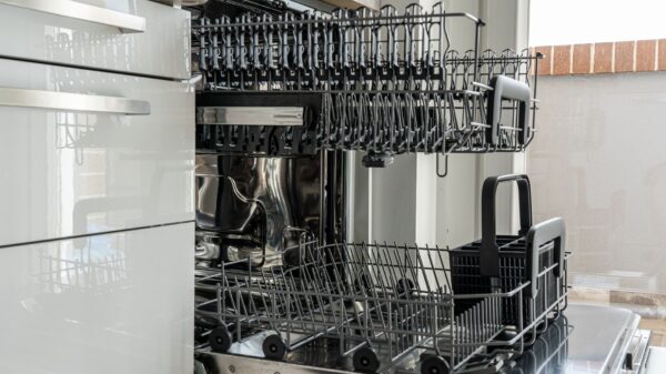 Best dishwasher detergent for hard water: an open dishwasher