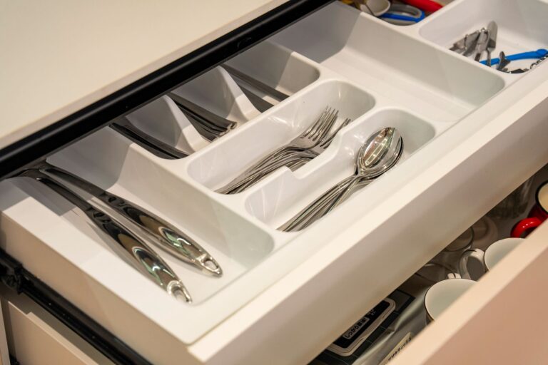 Best drawer organizer: forks, knives and spoons sorted in a kitchen drawer
