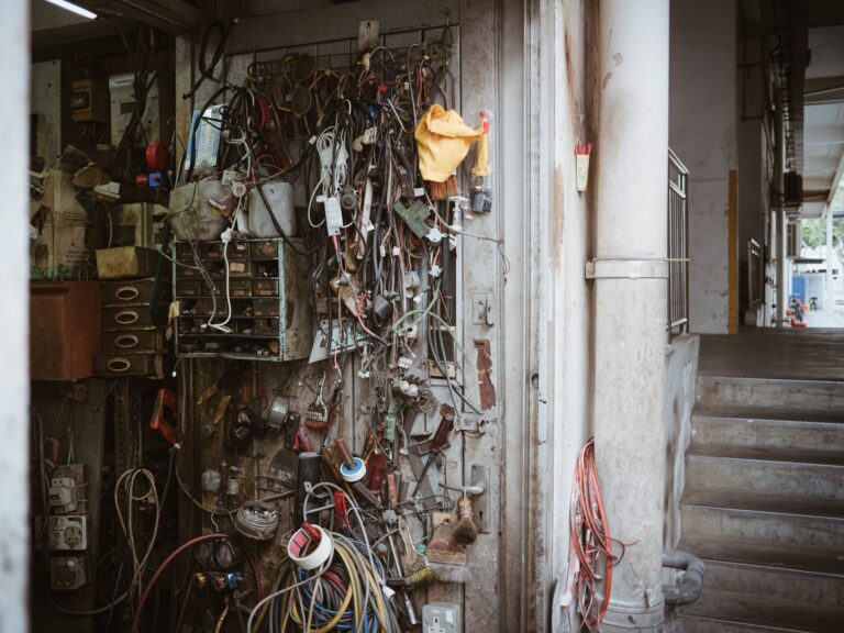 Best extension cord reel: an organized home garage