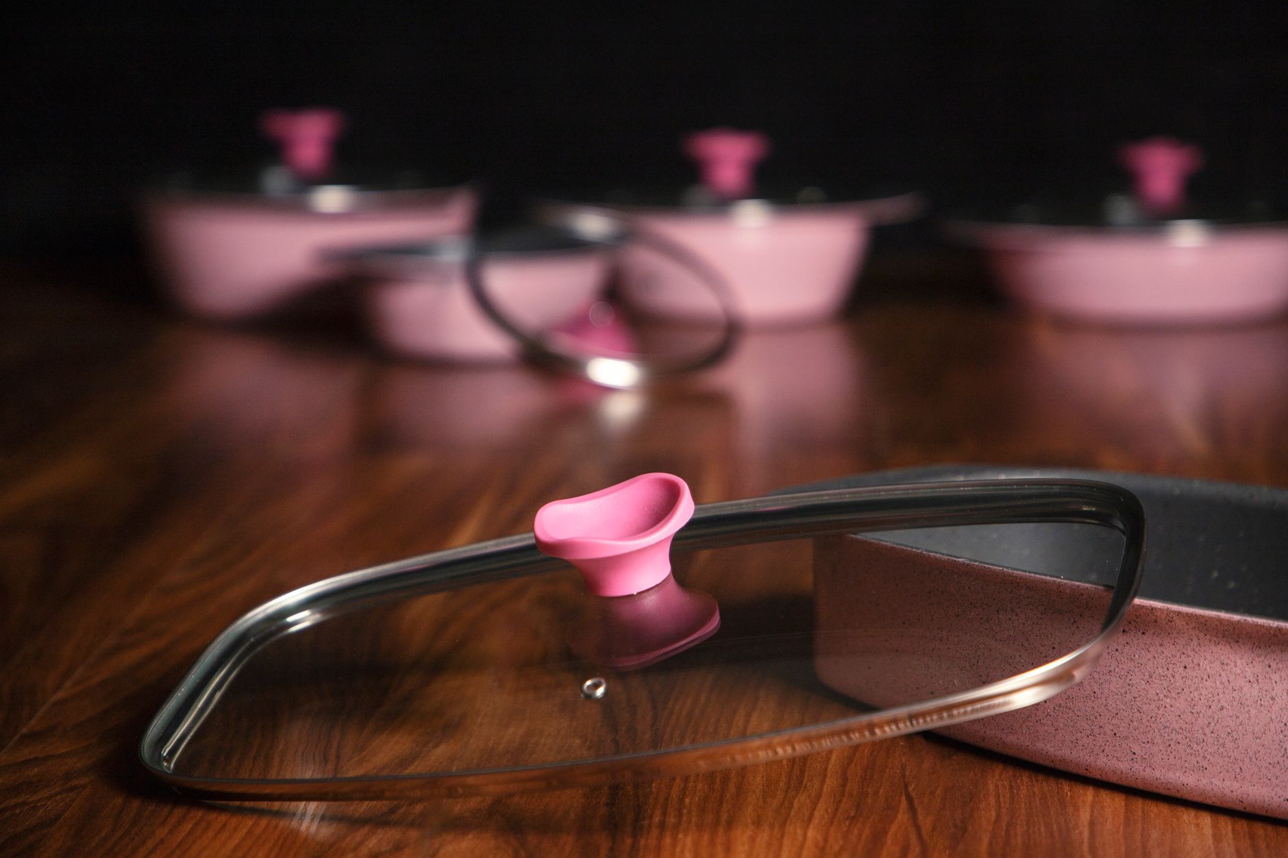 Pink pots and a glass lid