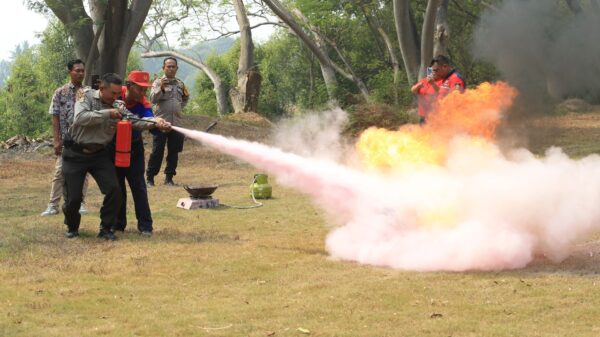 Best fire extinguisher for home: a fire extinguisher training session outdoors