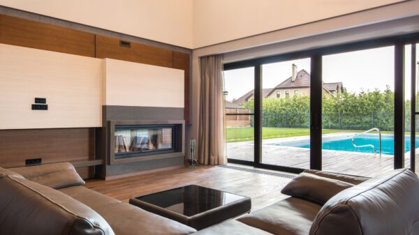 Best fireplace doors: a modern glass-front fireplace in a living room