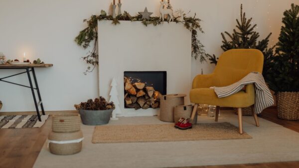 Best flameless candles: a fireplace mantel with garland and candles