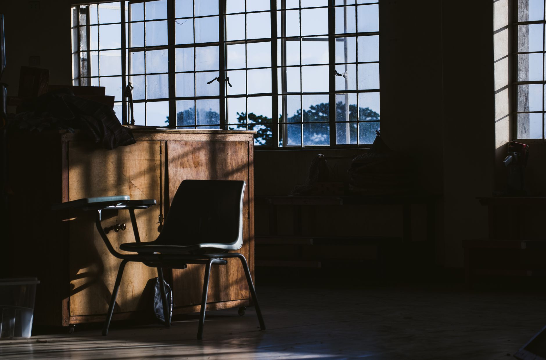 Best footrest: a home office desk and chair