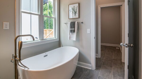 Best freestanding bathtub: a freestanding tub with a floor-mount filler