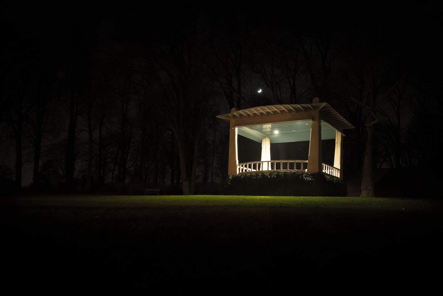 Best gazebo: a covered gazebo in a backyard