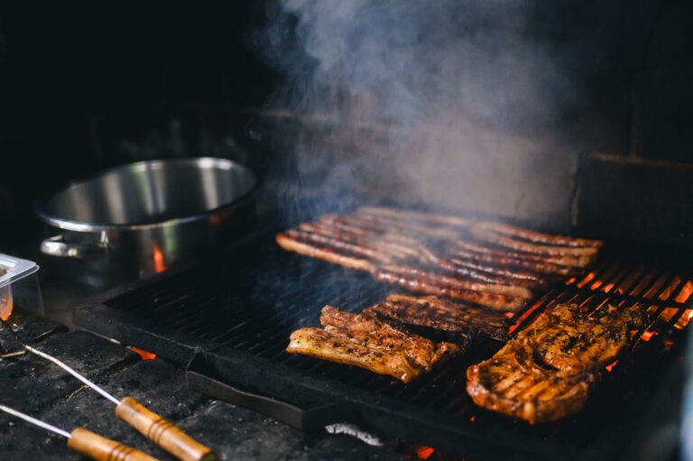 Best grill cleaner: the cooking grates of an outdoor barbecue grill