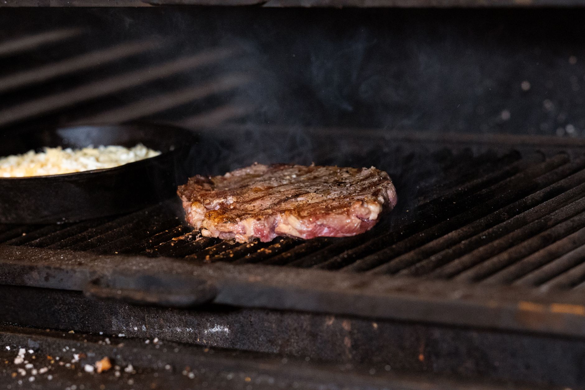 Best grill pan: a steak on a grill grate