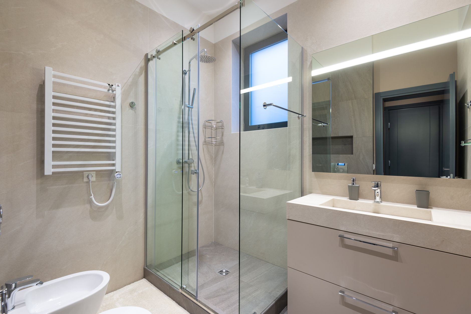Best hard water cleaner: a clean shower and bathroom