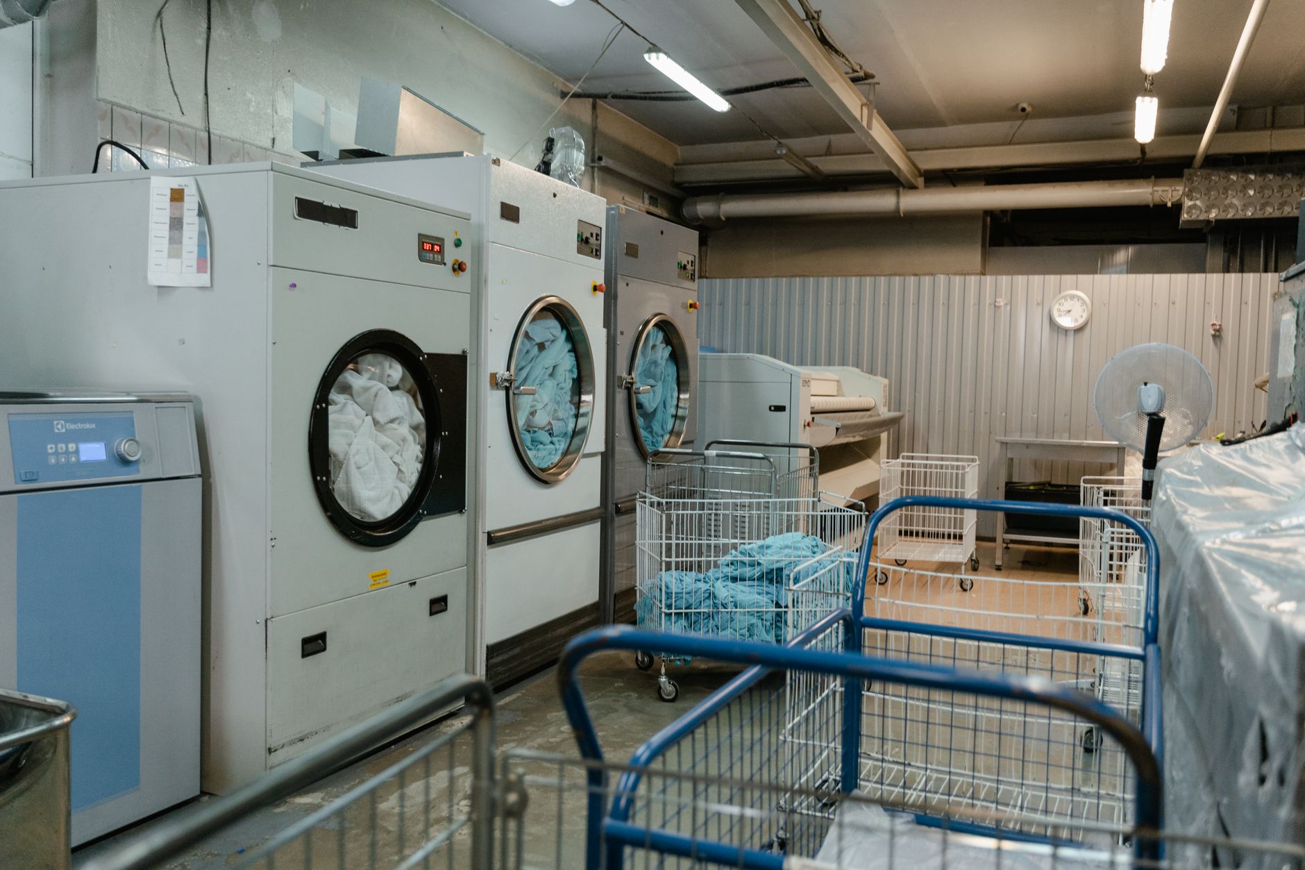 Best laundry sorter: washers and laundry carts in a laundry room