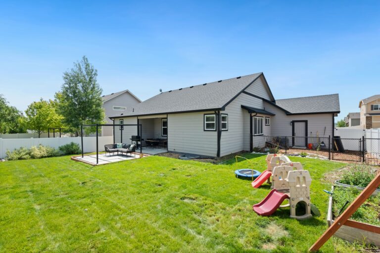 Best lawn spreader: a green lawn in a backyard