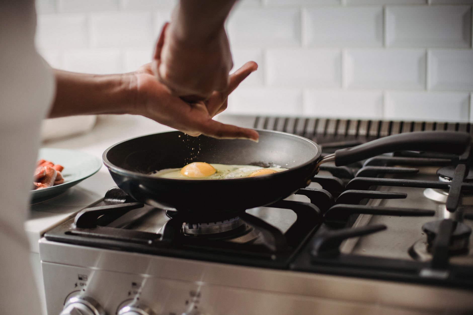 Best non stick frying pan: eggs cooking in a skillet on a stove