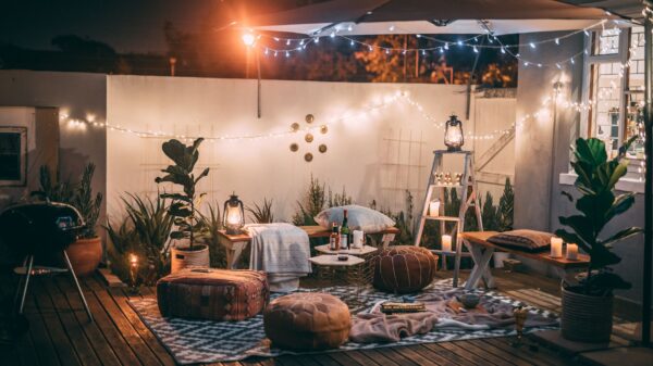 Best outdoor rug: a patterned rug under outdoor patio furniture