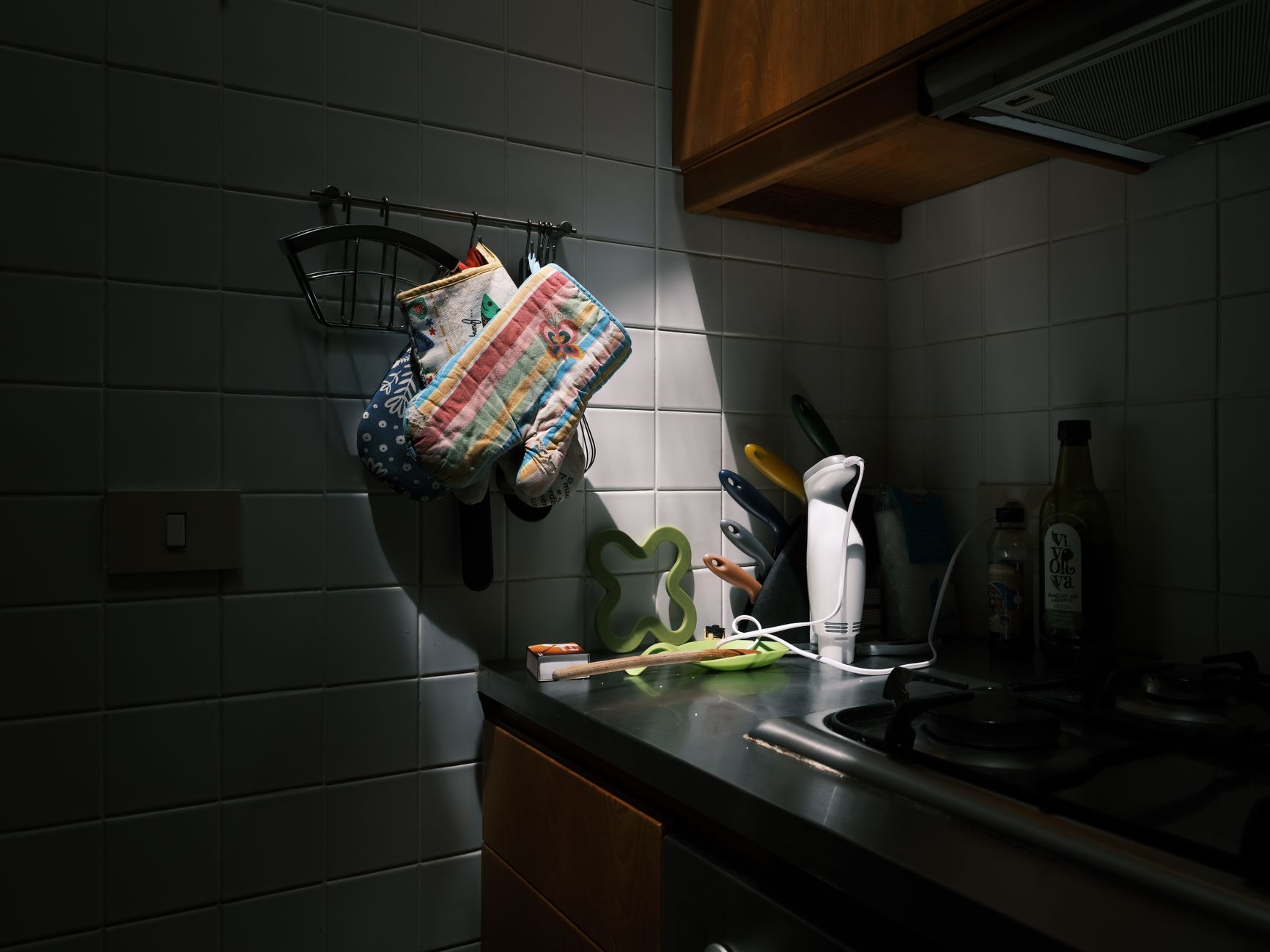 Oven mitts in a home kitchen
