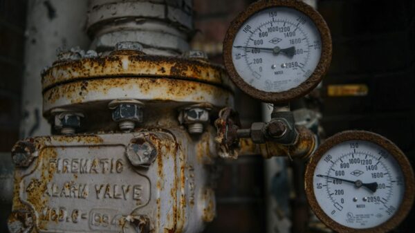 Best heat tape for water pipes: old pipes and pressure gauges