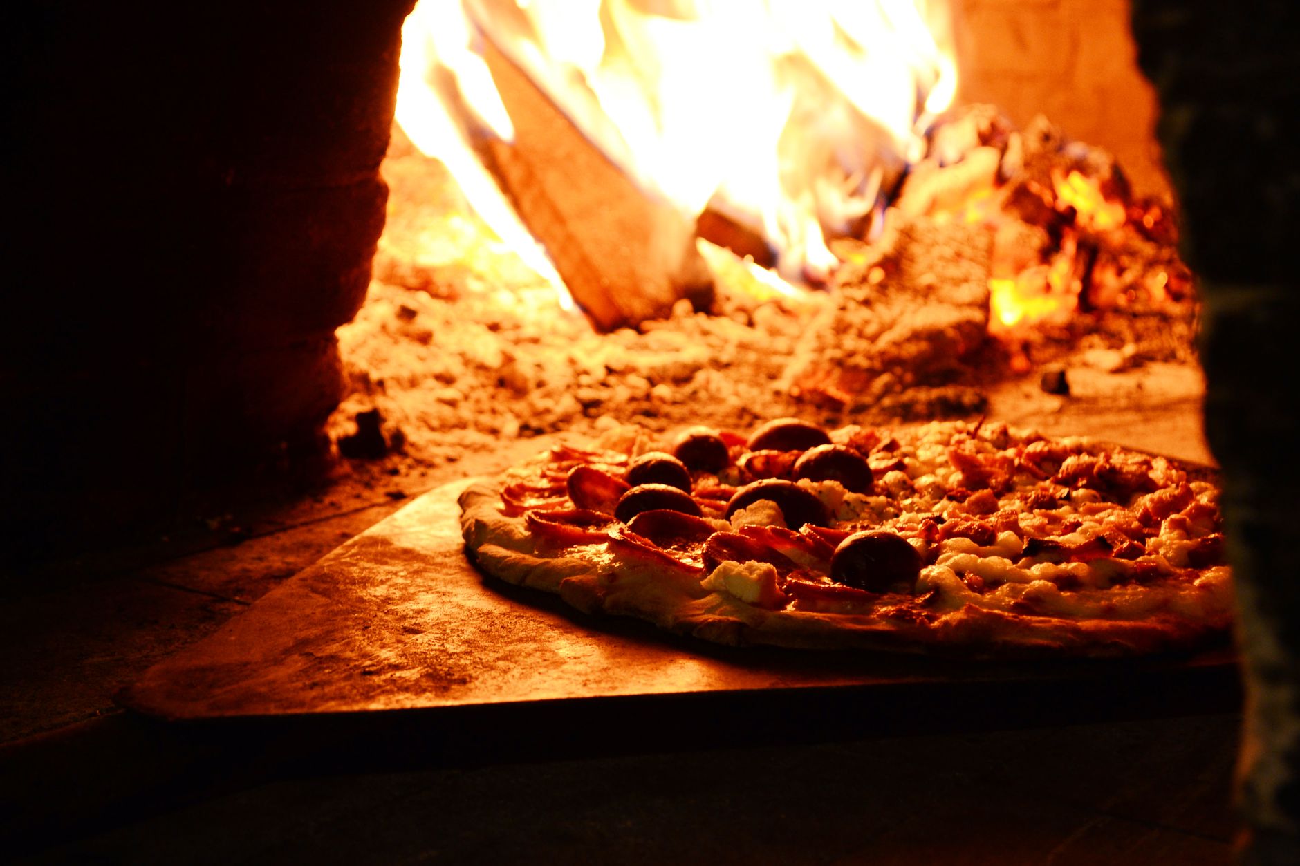 Best pizza oven: a pizza baking in an outdoor oven