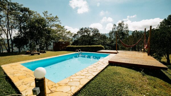Best pool vacuum: a clean backyard swimming pool with clear blue water