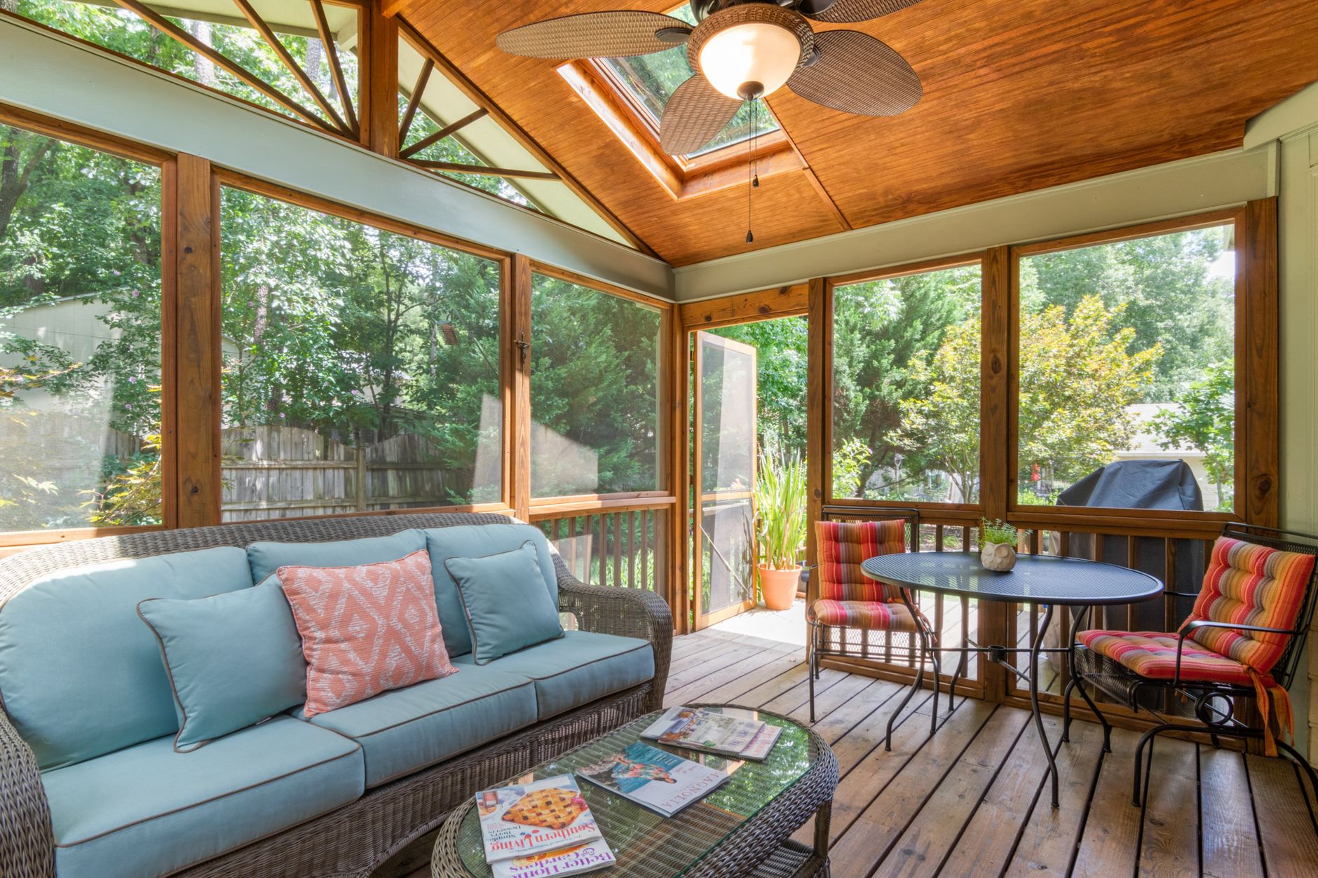 Best screen repair kit: a screen door on a porch