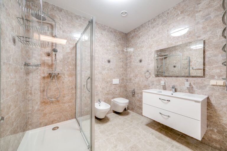 Best shower faucet: a modern walk-in shower with wall-mounted fixtures