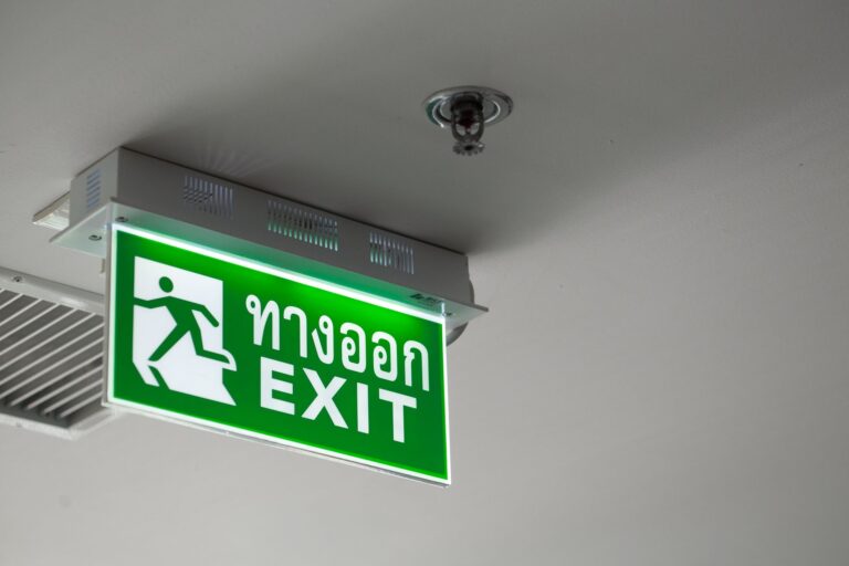 Best smoke detector: a smoke alarm mounted on a home ceiling