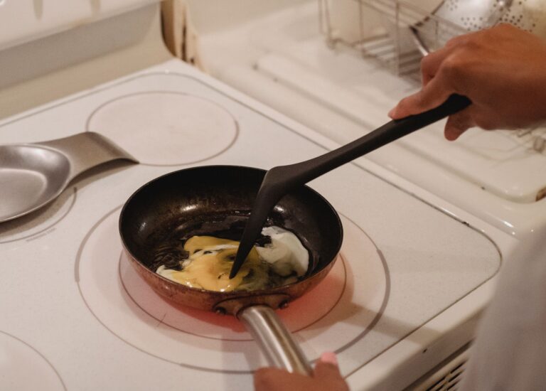 Best spatula: cooking in a pan on a home stove