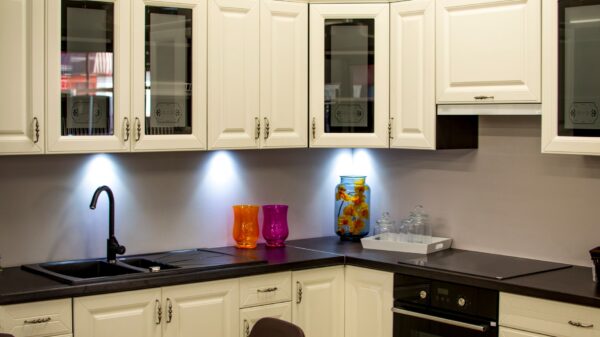 Upper kitchen cabinets above a countertop