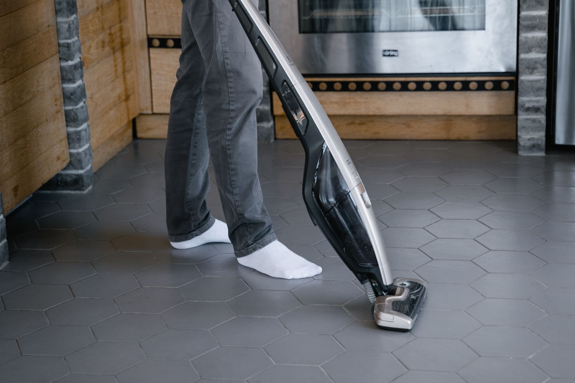 Best stick vacuum: a slim vacuum cleaner in a home