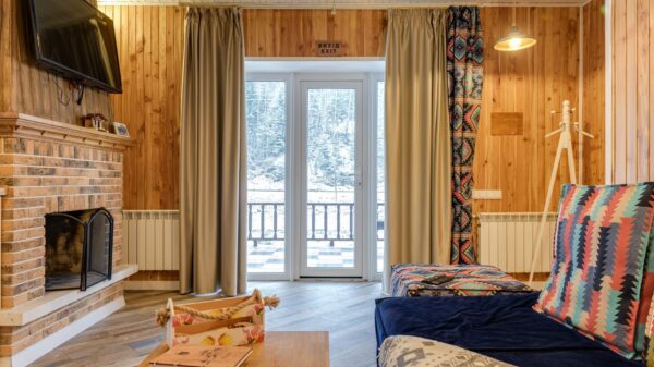 Best thermal curtains: heavy curtains in a living room in winter