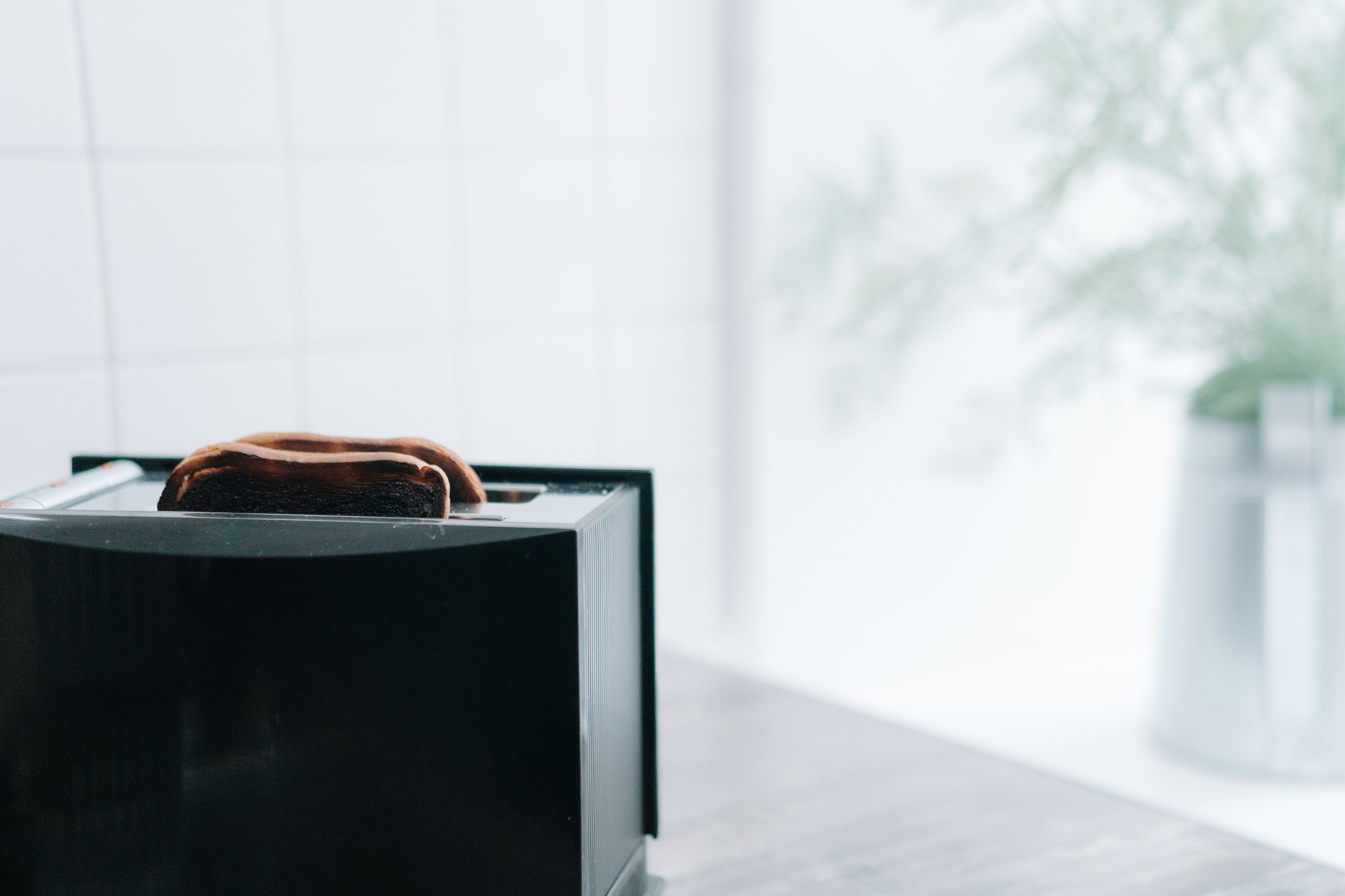 Best toaster: bread in a pop-up toaster