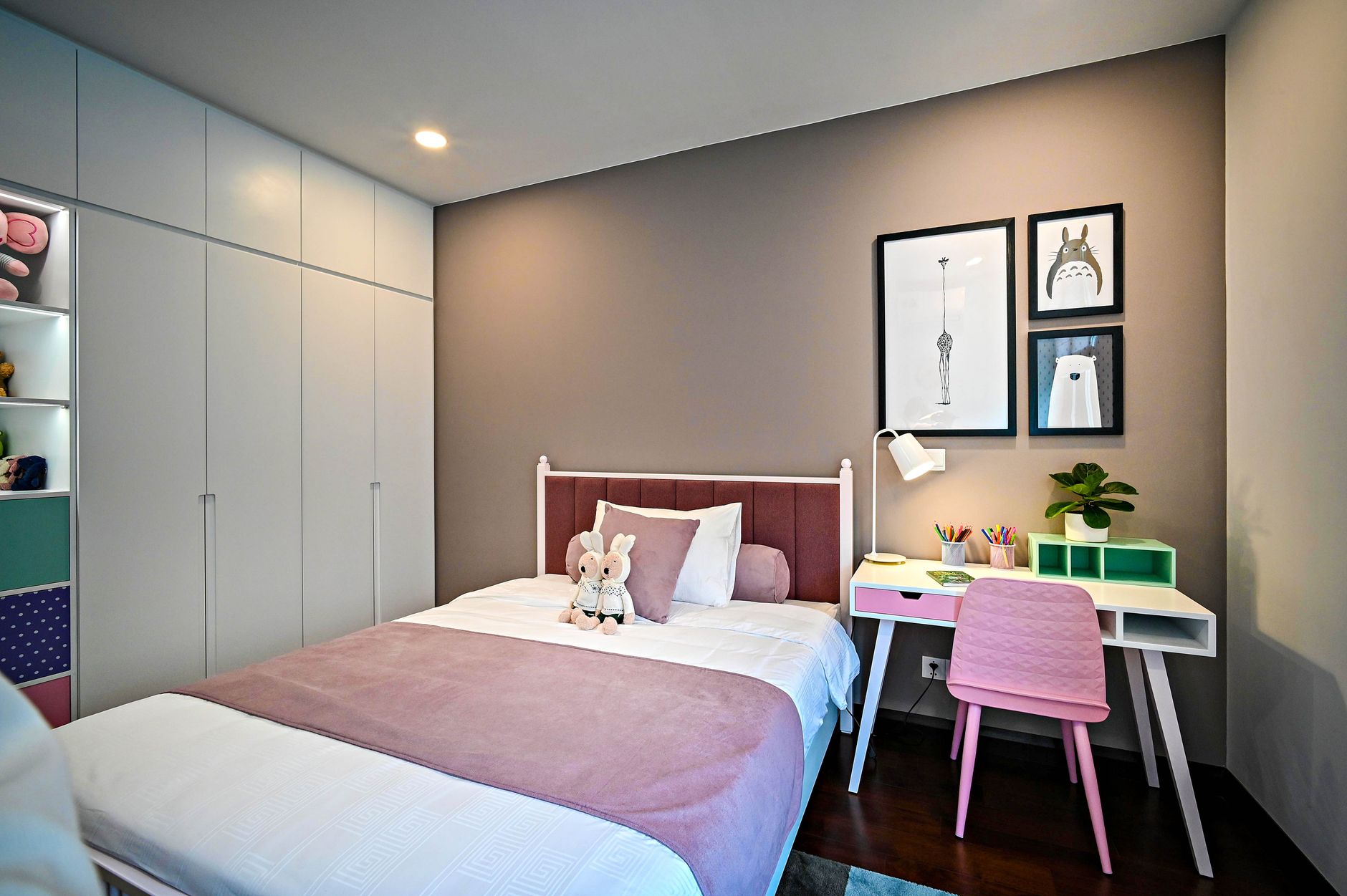 A neat kids room interior