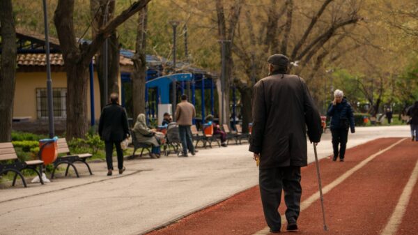 Best walking cane: an older adult walking with a cane in a park