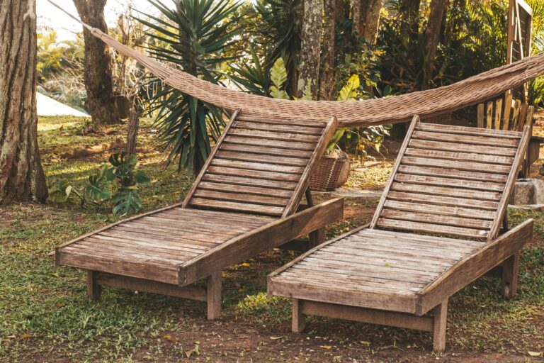 Best zero gravity chair guide: a lounge chair on a backyard lawn